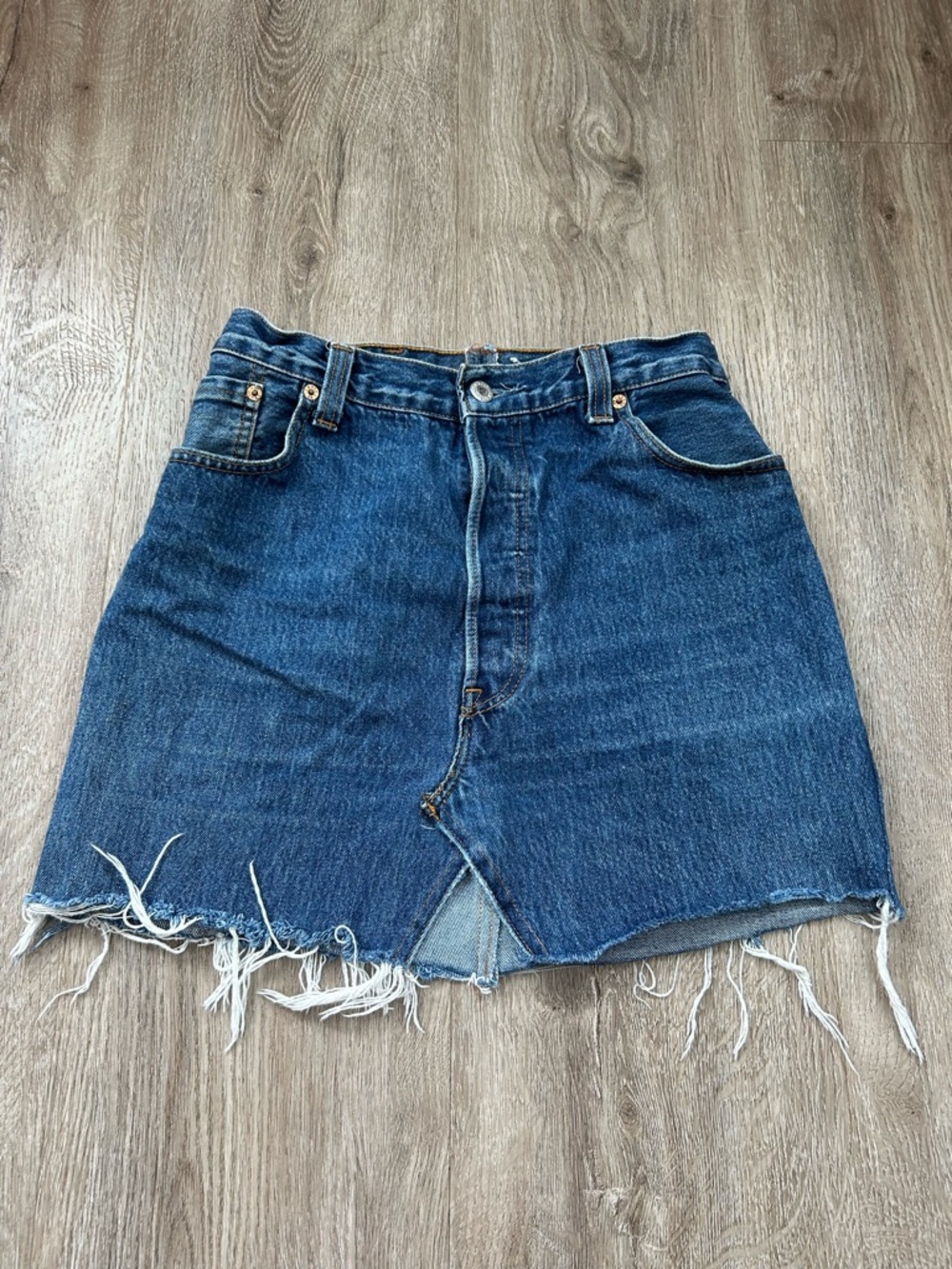 Anthropology - Dark Blue Levi Jeans Reconstructed Distressed Denim Mini Skirt ♻️